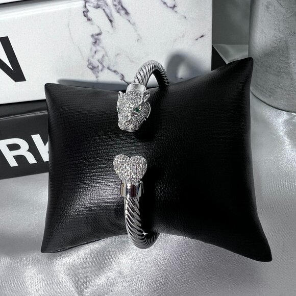 925 Sterling Silver Adjustable Twisted Cuff Panther & Heart Bracelet - Picture 1 of 3